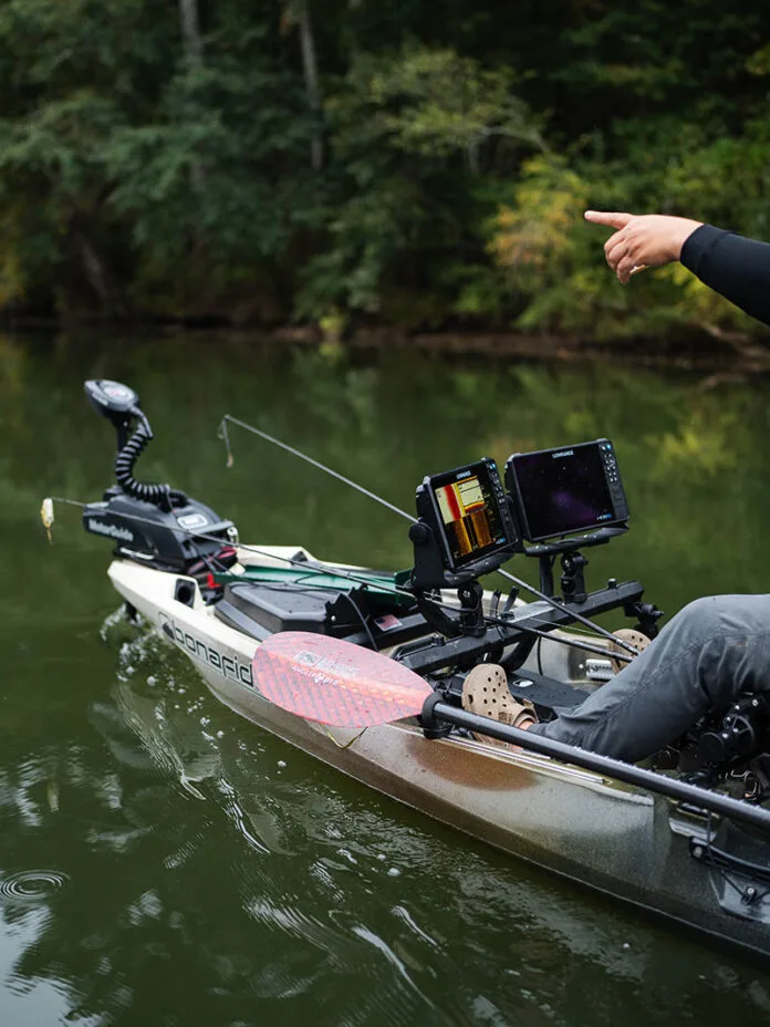 Kayak de pêche motorisé équipé d’une batterie lithium Powee Xenom