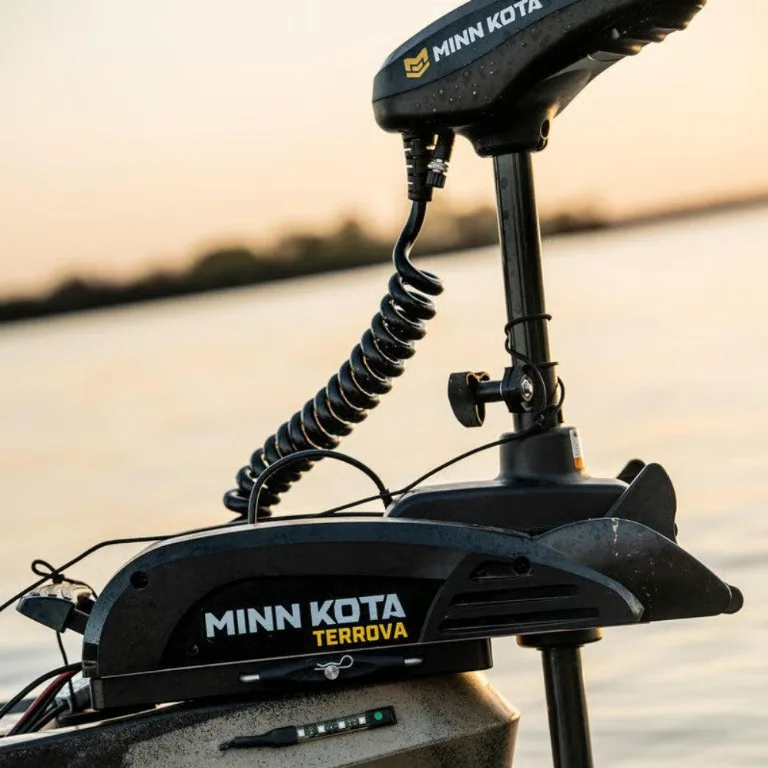 Moteur avant Minn Kota alimenté par une batterie lithium Powee